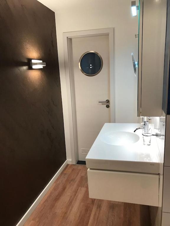 Exclusive Fewo In Warnemuende, 150M To The Beach, 2 Bathrooms, 2 Bedrooms, Sauna, Wifi And Much More. Rostock Exterior foto